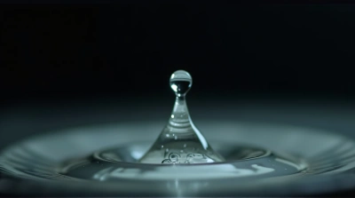 Single Droplet Suspended Midair Sharp Clarity